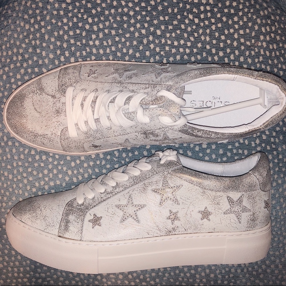 NWT J/SLIDES Apostle Sneakers